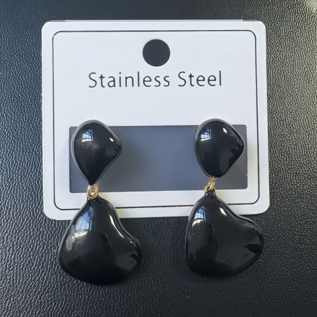 Aretes abstracto negro