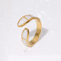 Anillo Dorado con Blanco