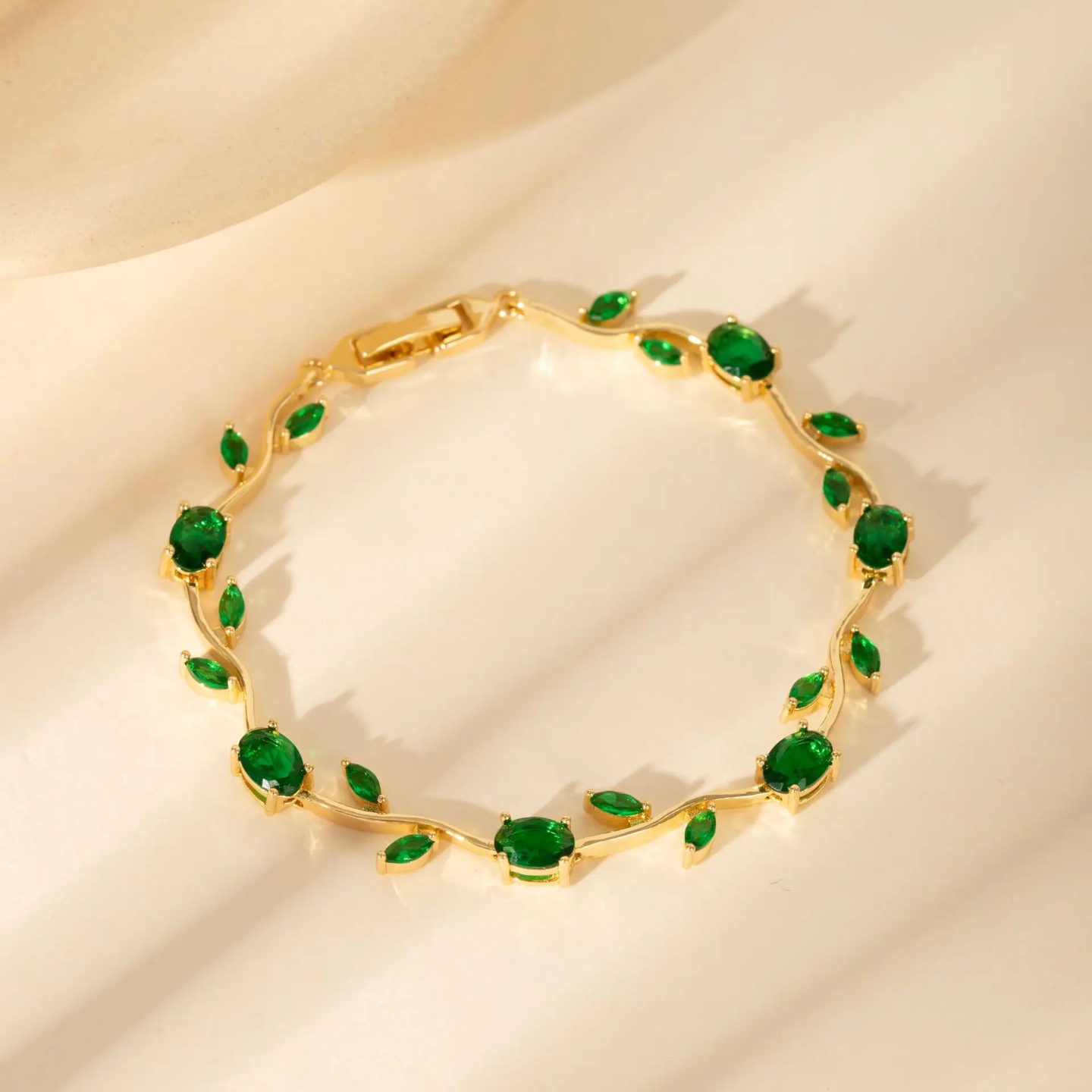 Pulsera con piedras verdes