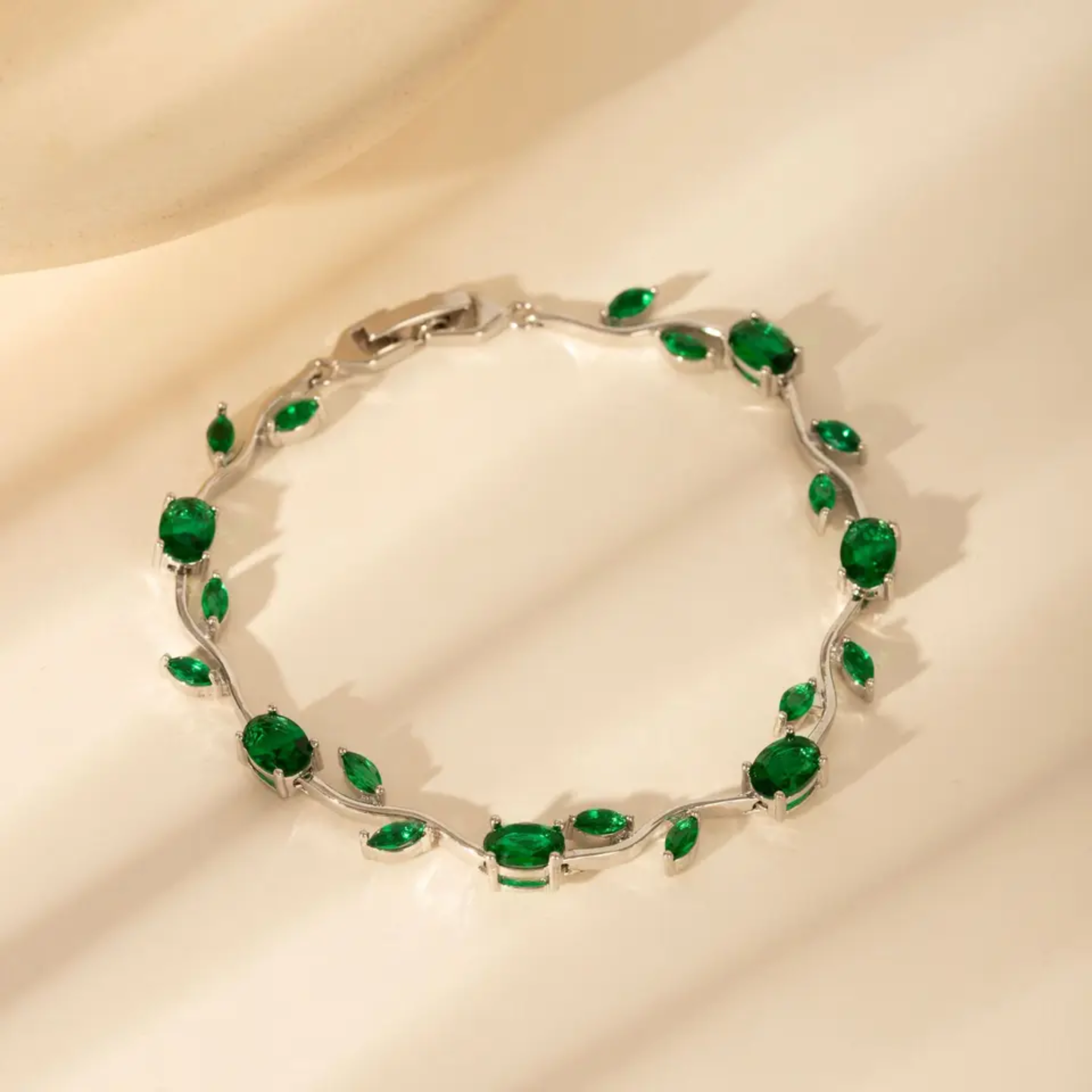 Pulsera con piedras verde plateado