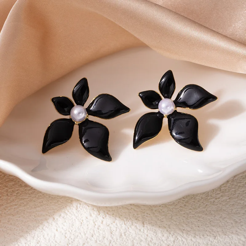Aretes Flor de Marfil Negro