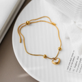 Pulsera de corazón blanco (Lazo de dorado)
