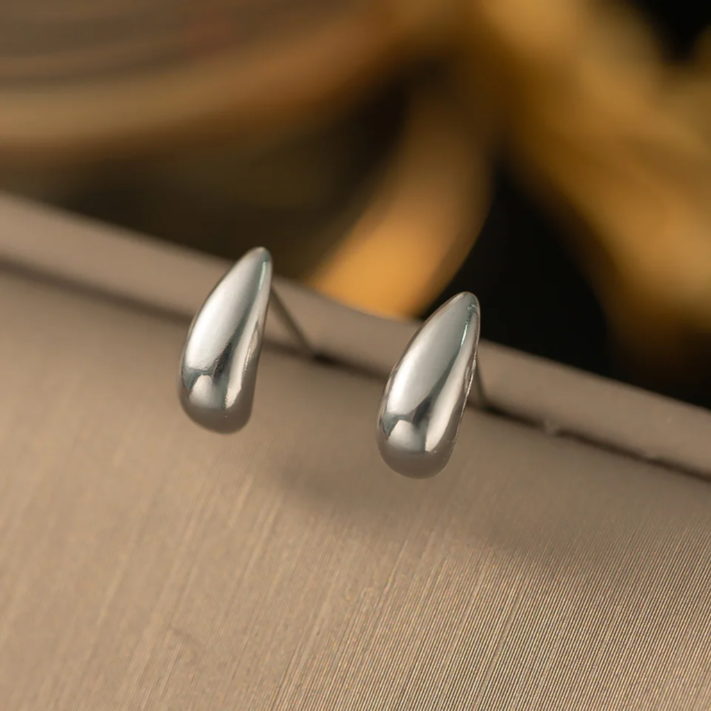 Aretes Gota Larga Stud Plateado