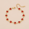 Pulsera dorada de corazones rojo