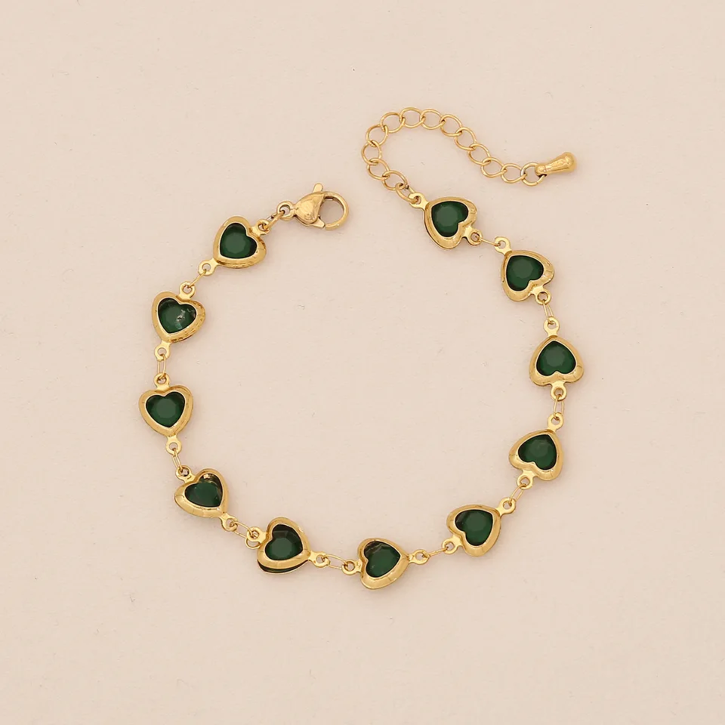 Pulsera dorada de corazón verde
