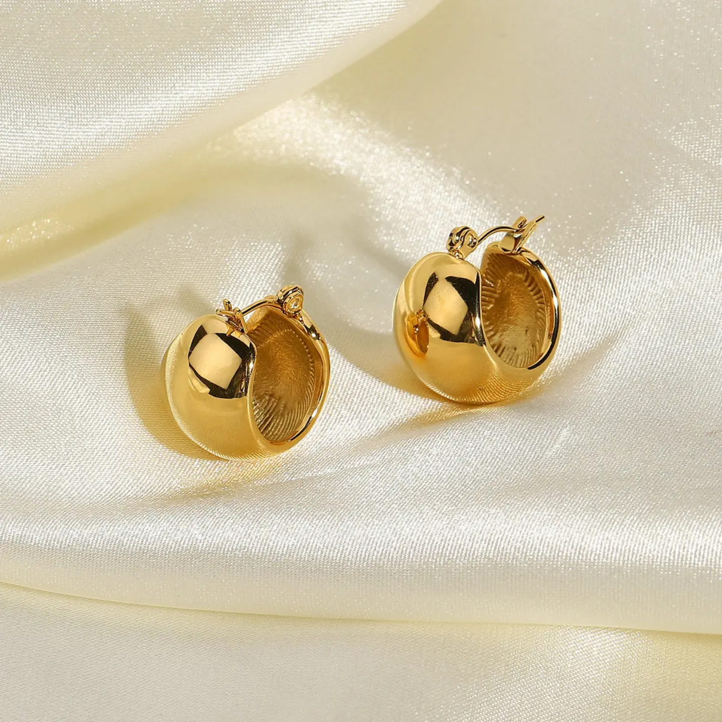 Aretes Esfera Dorada