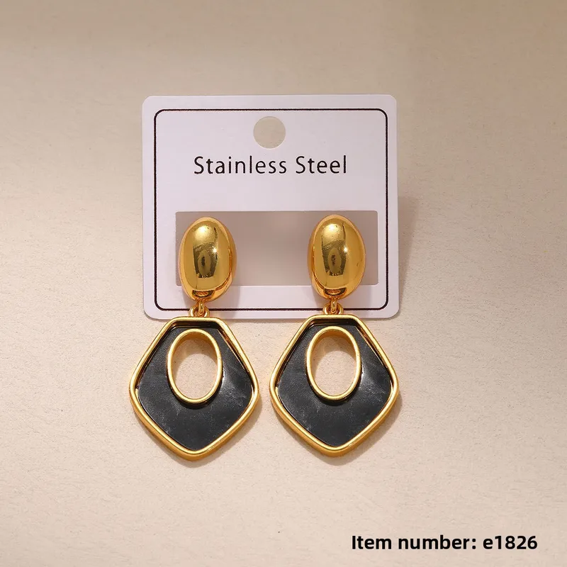 Aretes Rombo Negro Colgante