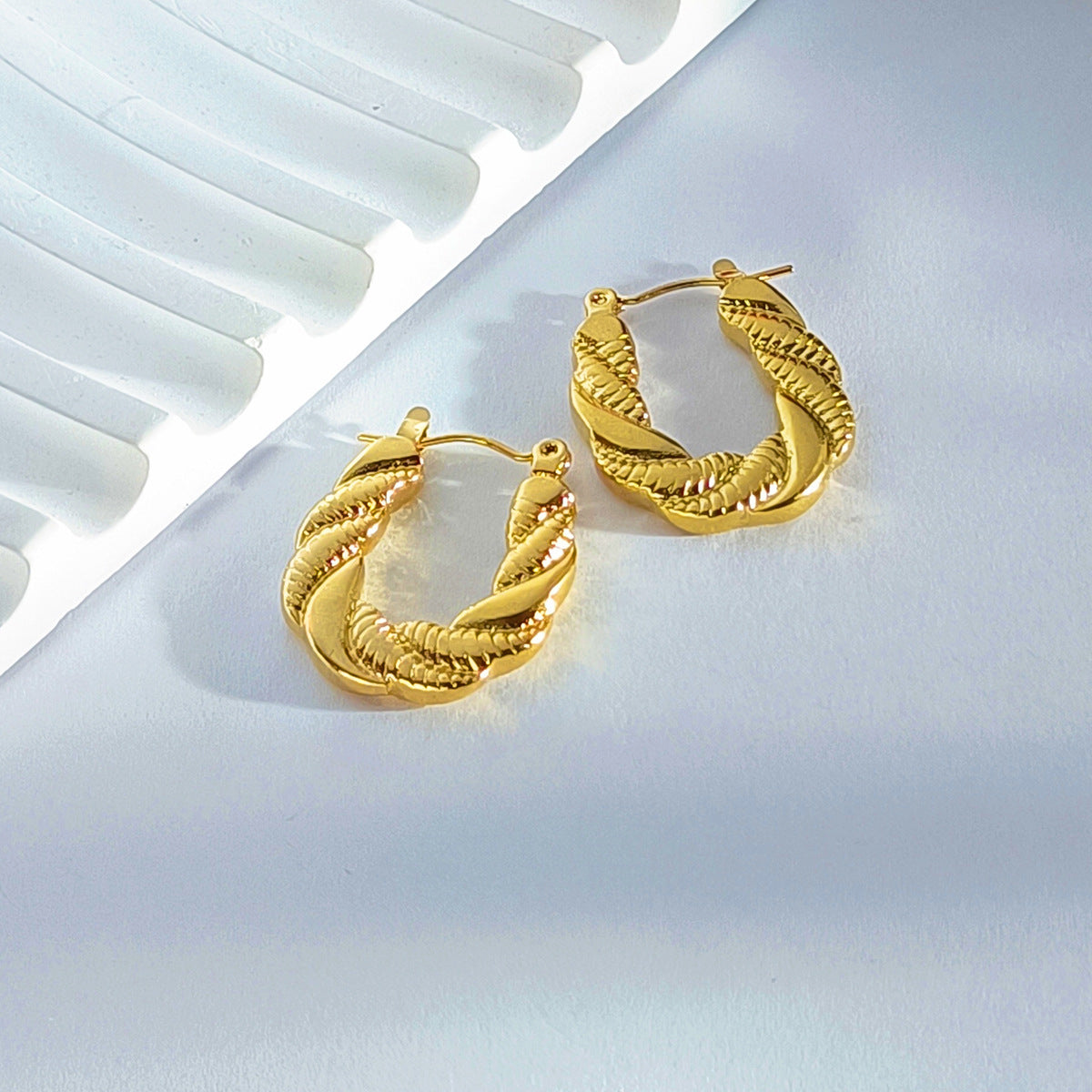 Aretes Argolla Trenzada Gruesa