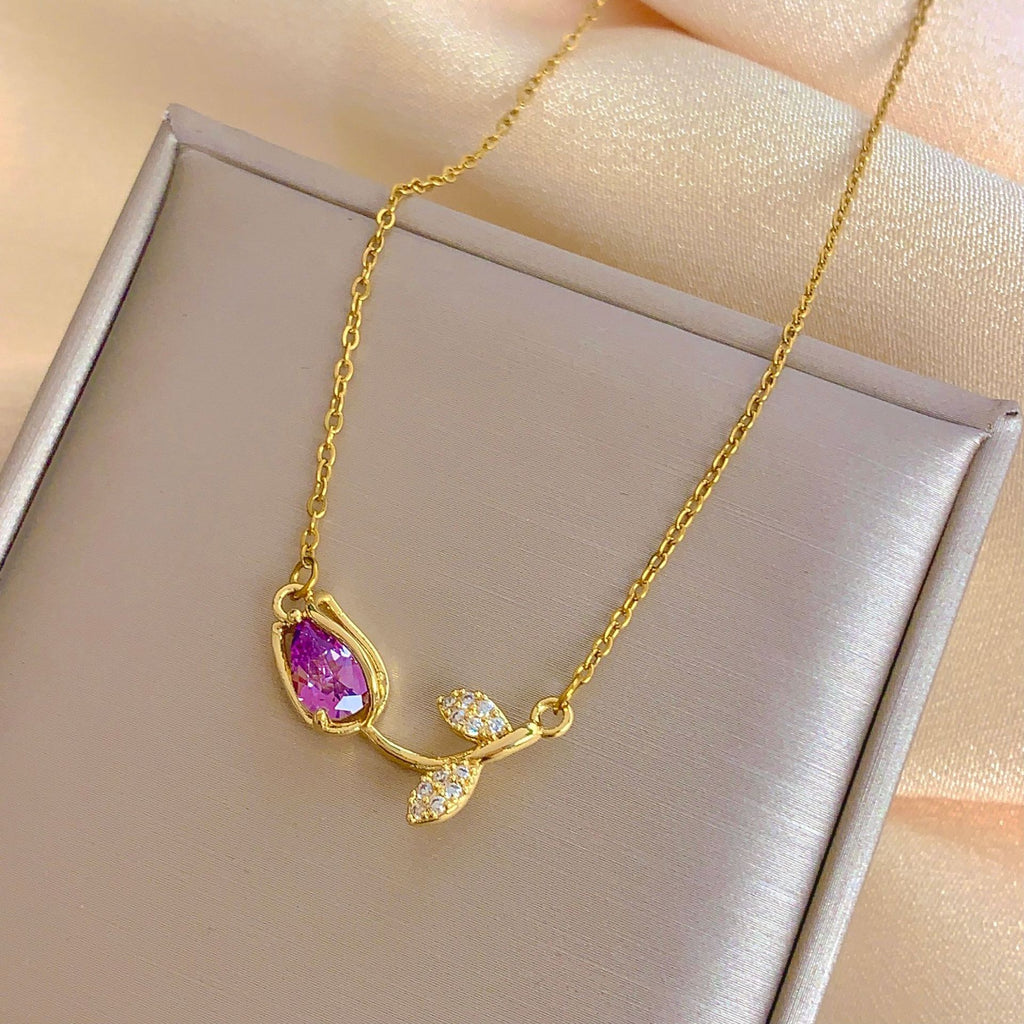 Cadena de tulipanes con pétalo en forma de gota morada