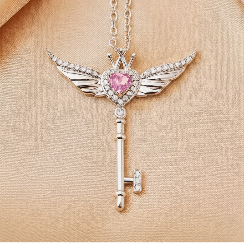 Cadena de Llave Alada con Corazón Rosa