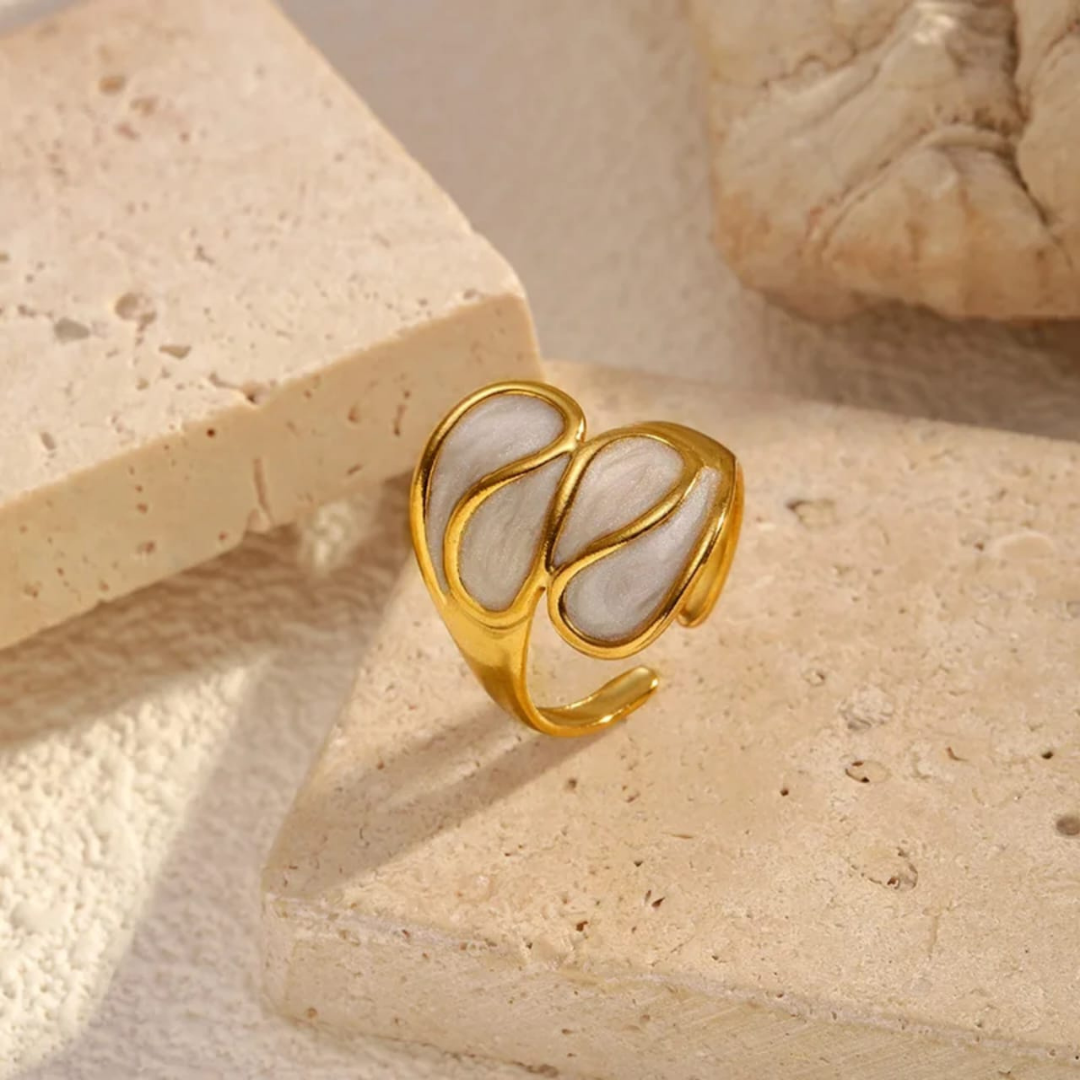 Anillo Dorado Froma de corazón blando