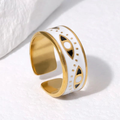 Anillo Dorado y blanco con detalles Geométricos