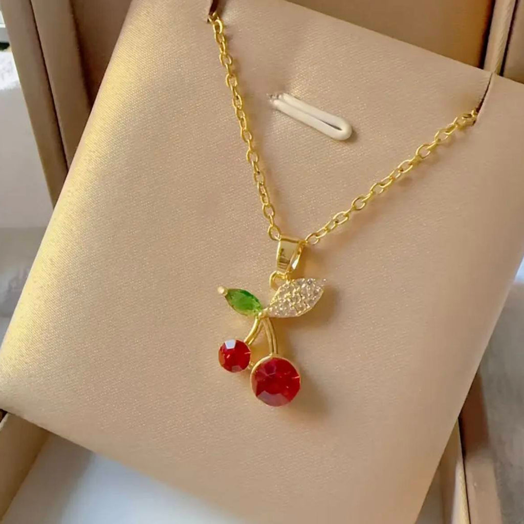 Cadena con cerezas