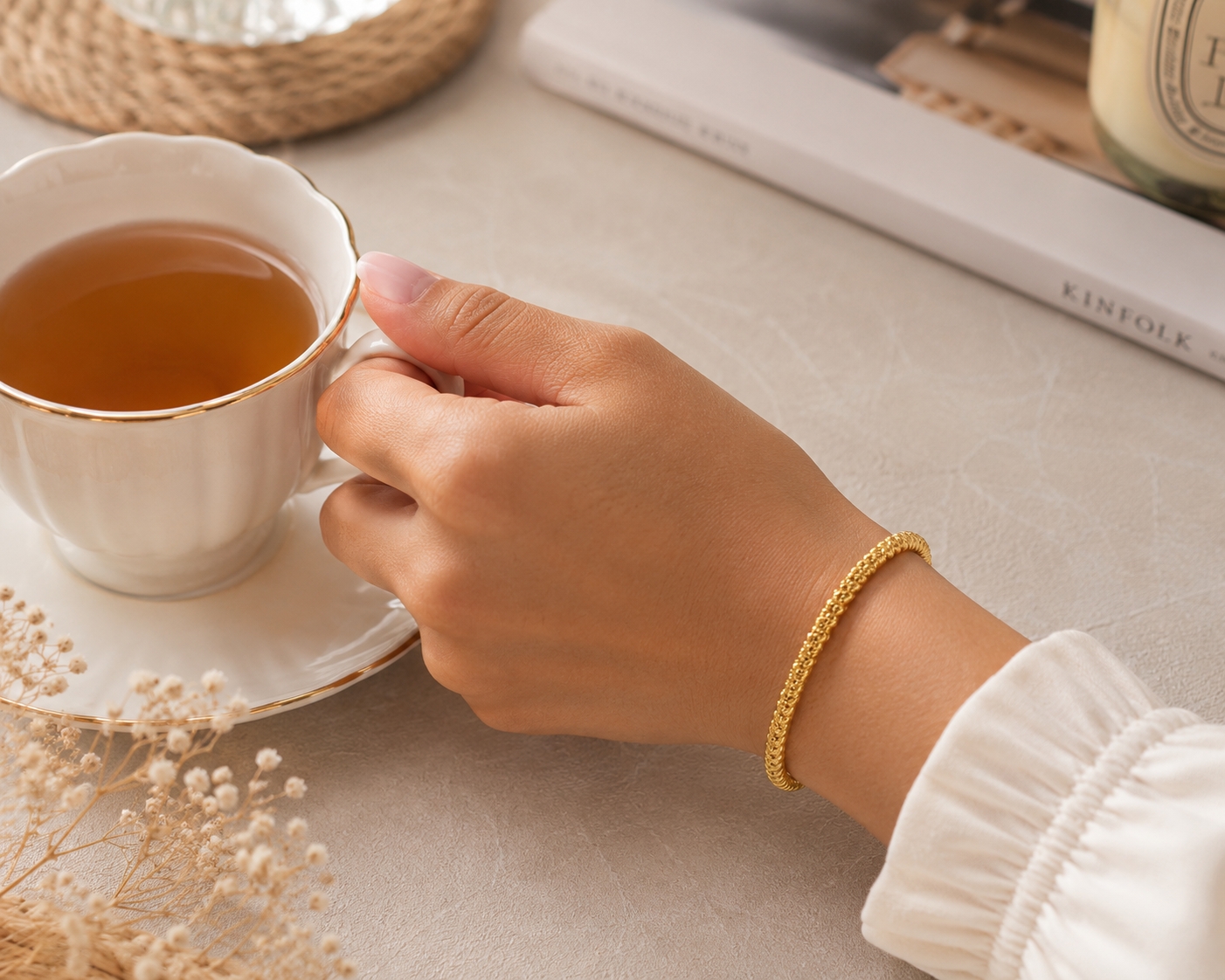 Pulsera Rígida Bolas Texturizadas Dorada
