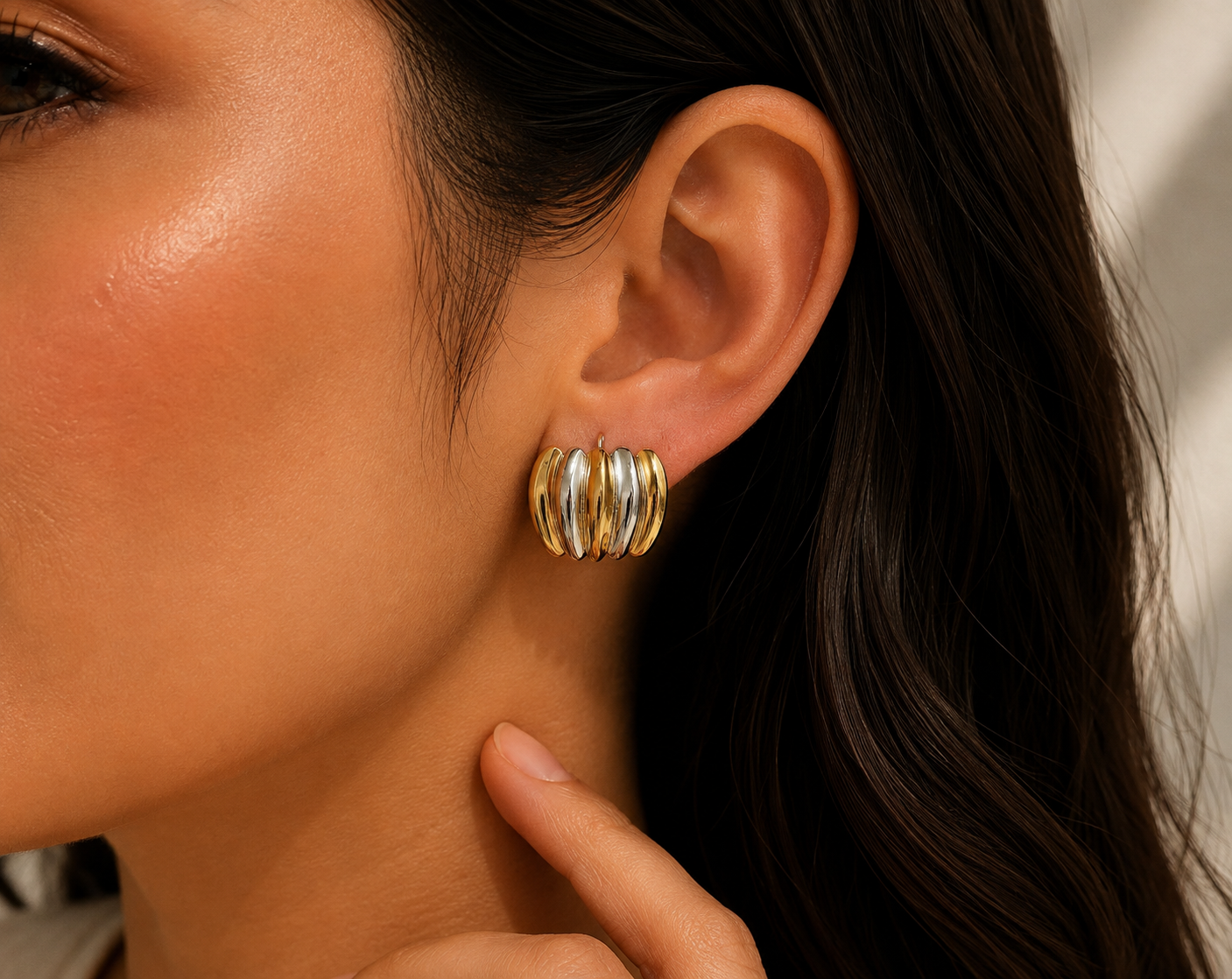 Aretes Media Luna Acanalada Bicolor
