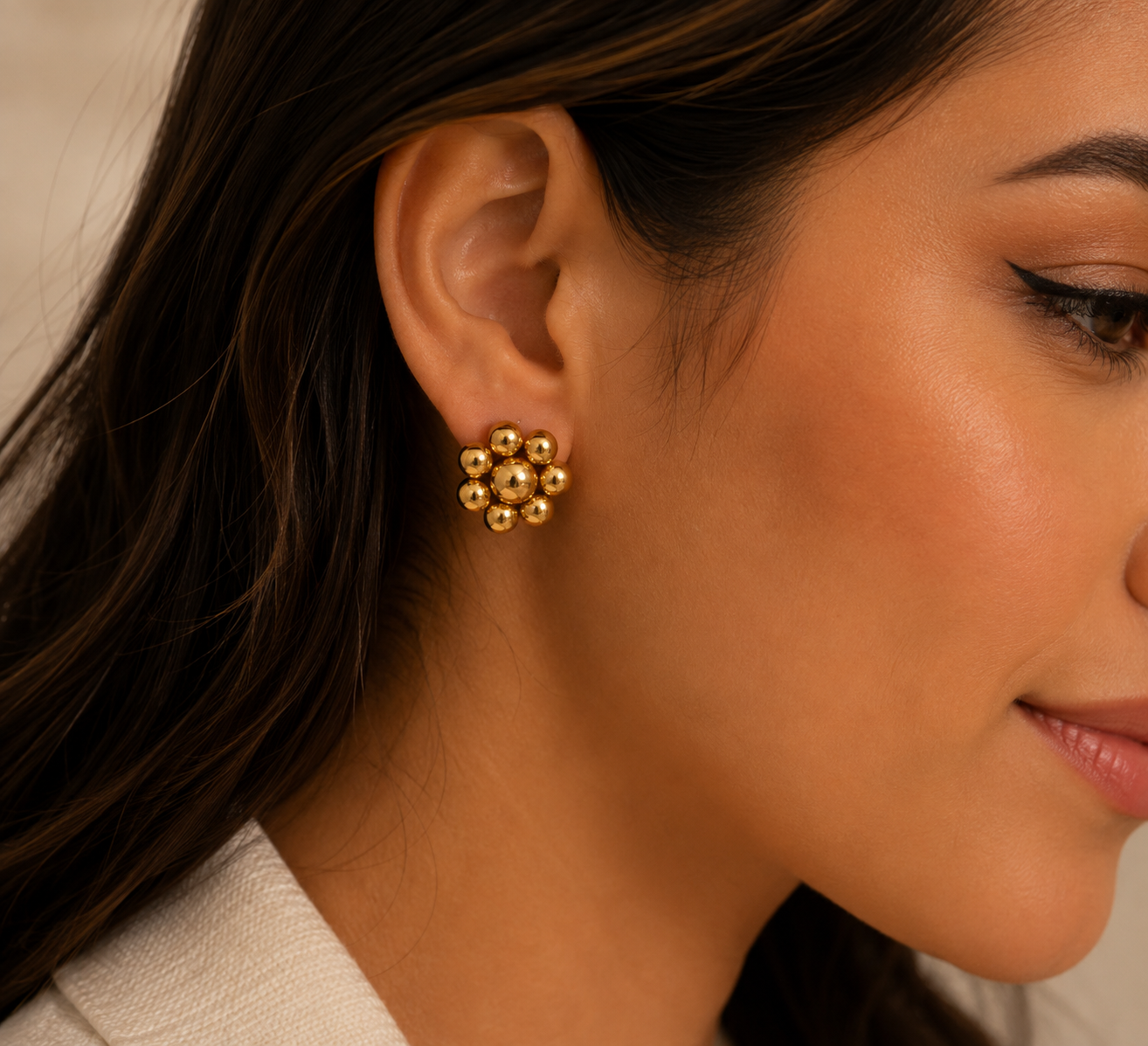 Aretes Flor de Perlas Doradas