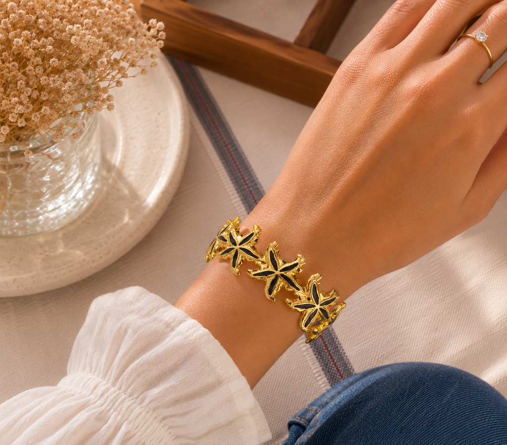 Brazalete Estrellas de Mar Esmalte Negro Dorado