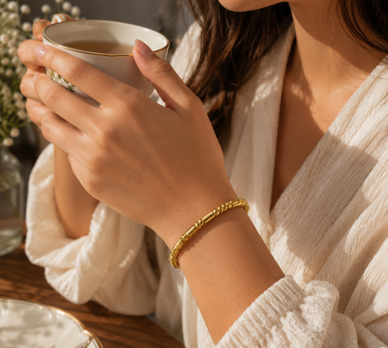 Brazalete Rígido Bolas Texturizadas Espiral Dorado