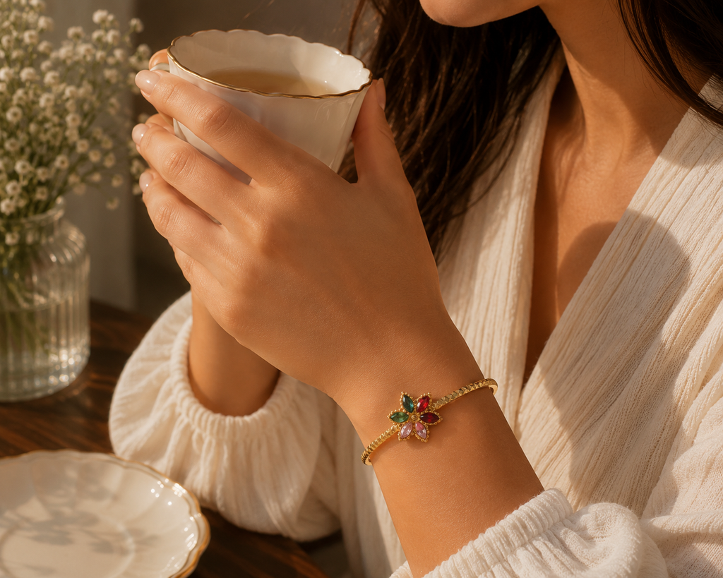 Brazalete Abierto Flor Multicolor Dorado