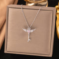 Cadena de Llave Alada con Corazón Rosa
