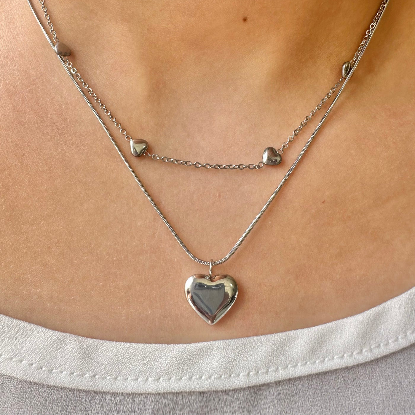 Cadena Doble con Corazón y Mini Corazones Plateada