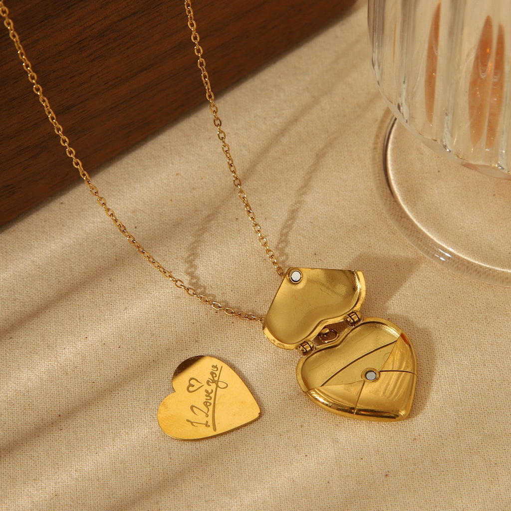 Cadena dorada corazón carta de amor