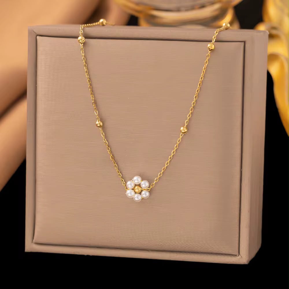 Cadena con Flor de Perlas