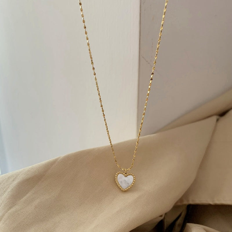 Cadena con corazón de nácar