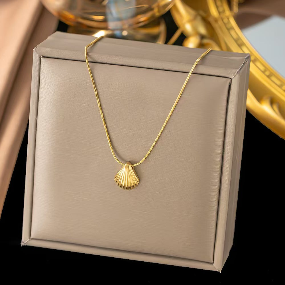 Cadena con dije de concha