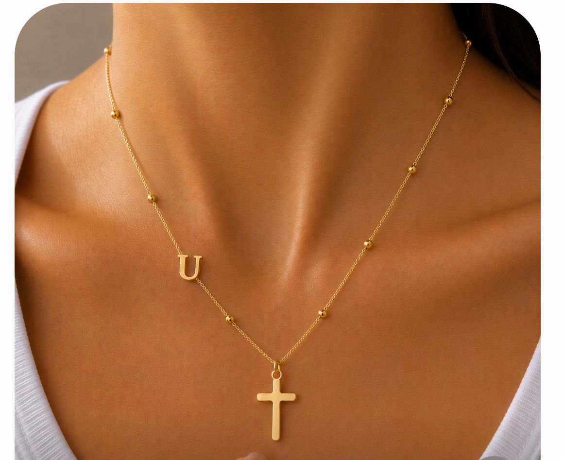 Cadena con inicial U y cruz