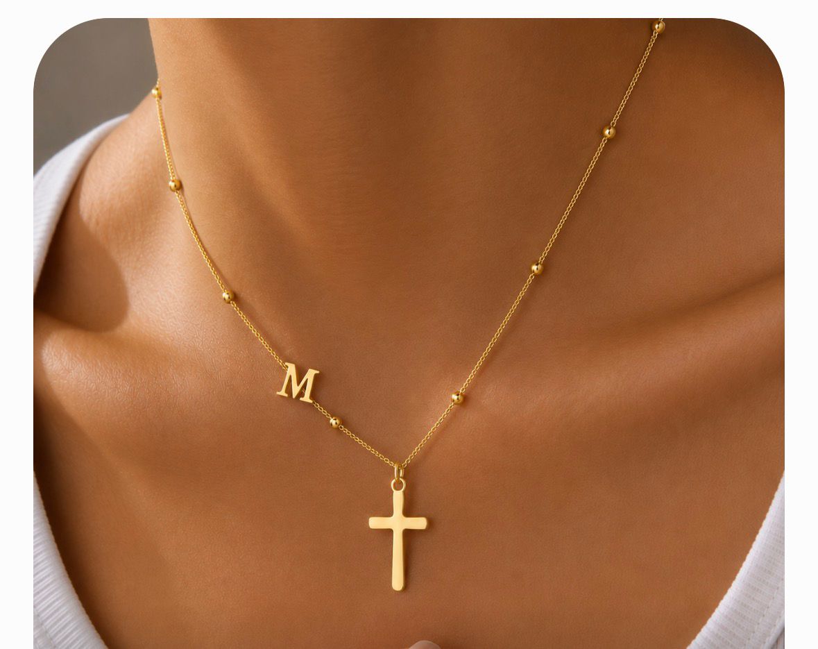 Cadena con inicial M y cruz