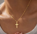 Cadena con inicial C y cruz