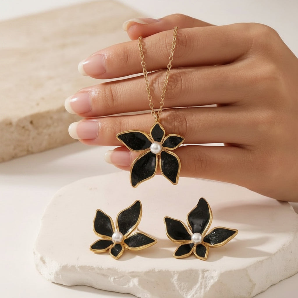 Conjunto negro con dorado de flores