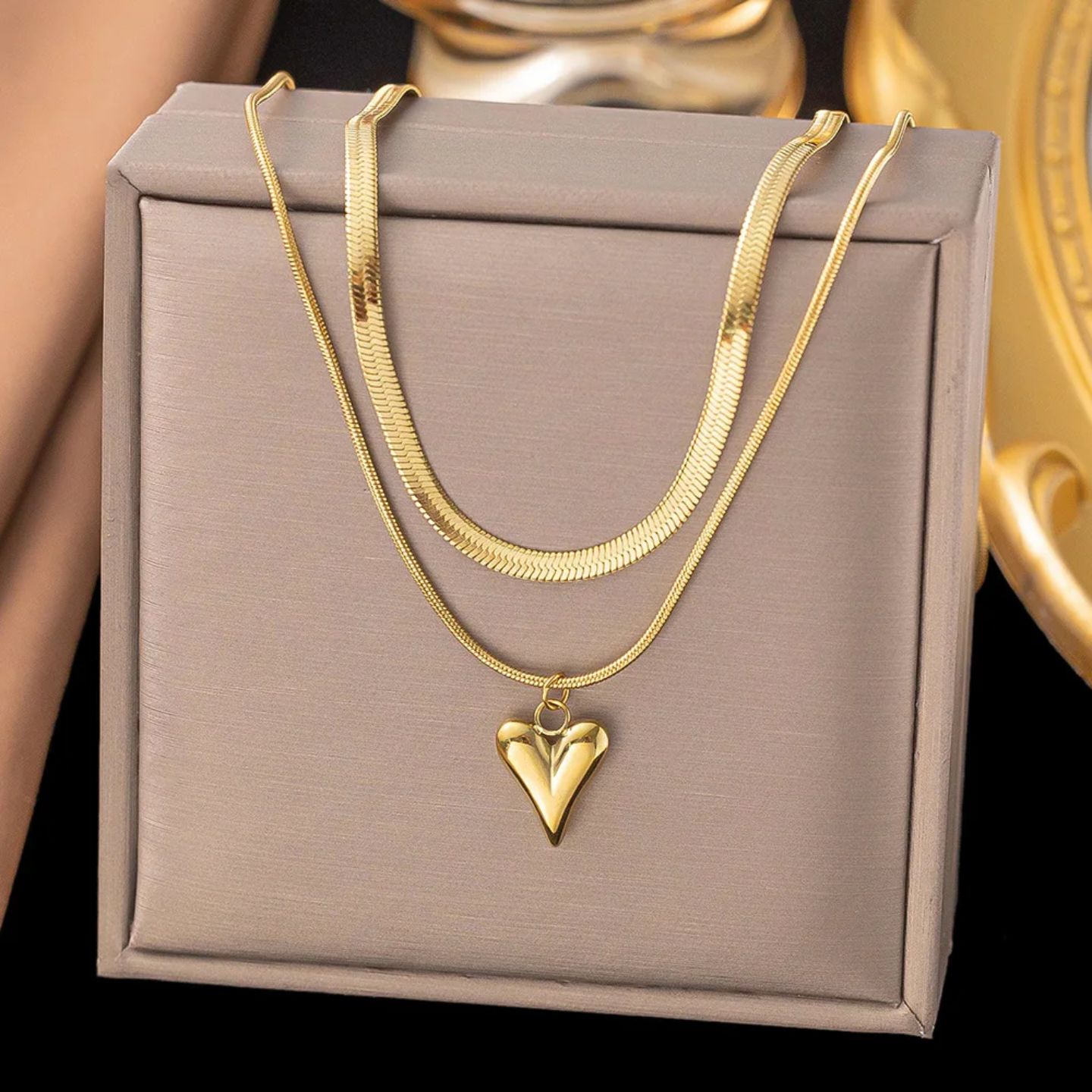 Cadena Doble plana y corazón dorado
