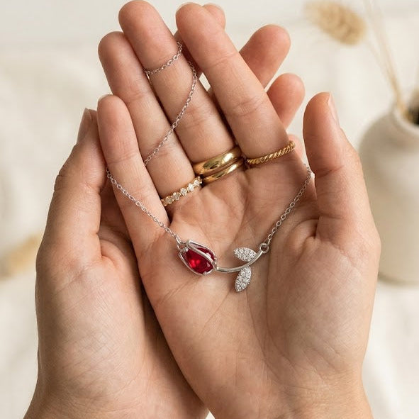 Cadena Tulipán Rojo con Cristal Plateada