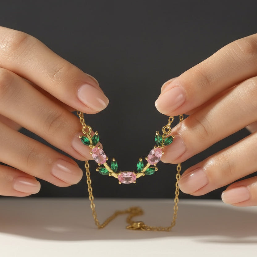 Cadena de tulipán con Piedras Rosas y Hojas Verdes